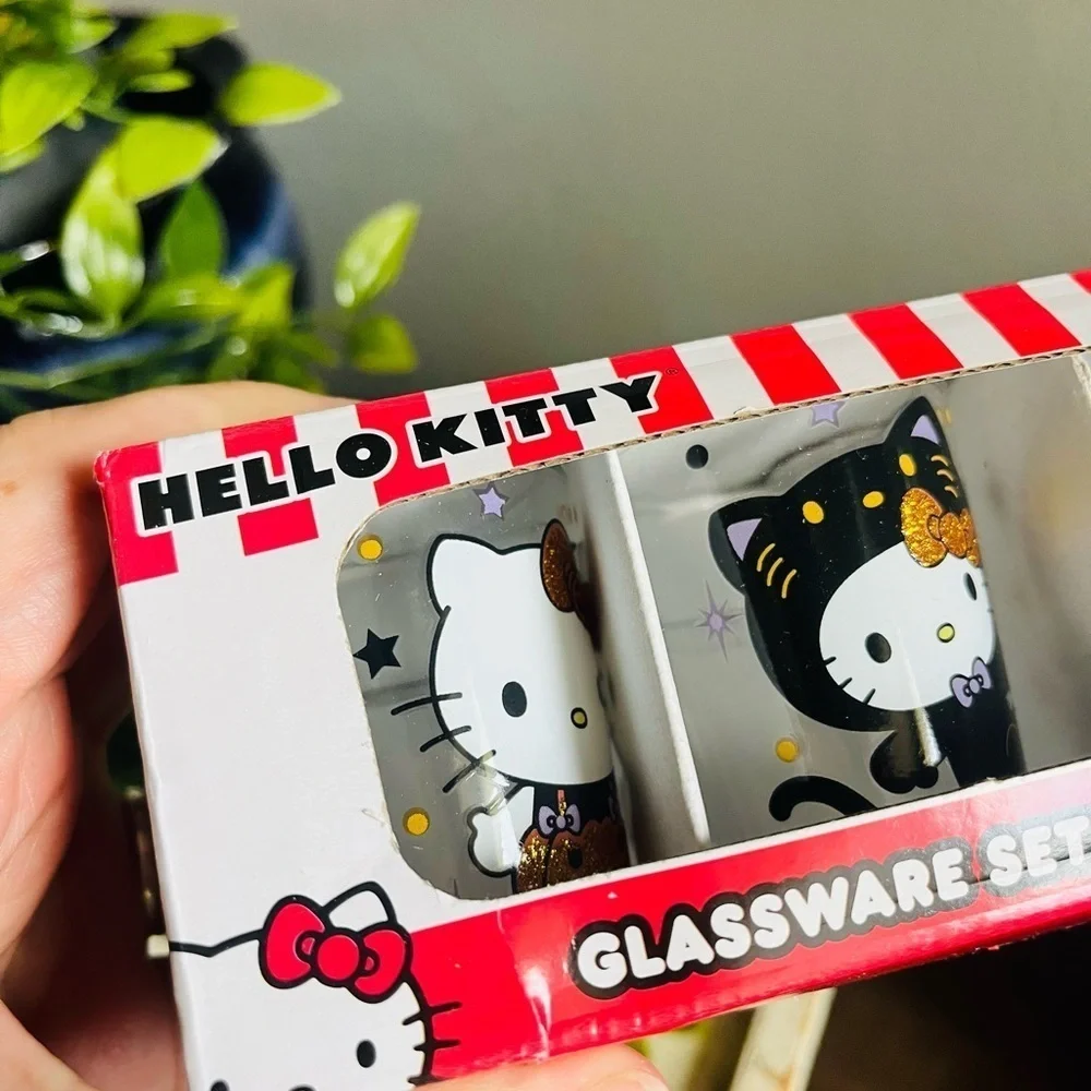 Hello Kitty celebrate spooky